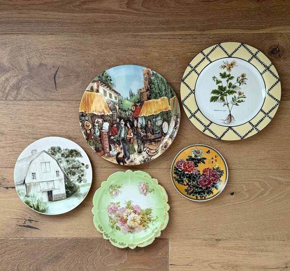 Green plate wall: Plates featuring Floral, Botanical, and italian Scene Motifs